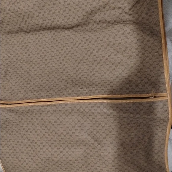 Gucci - Picture 8 of 12